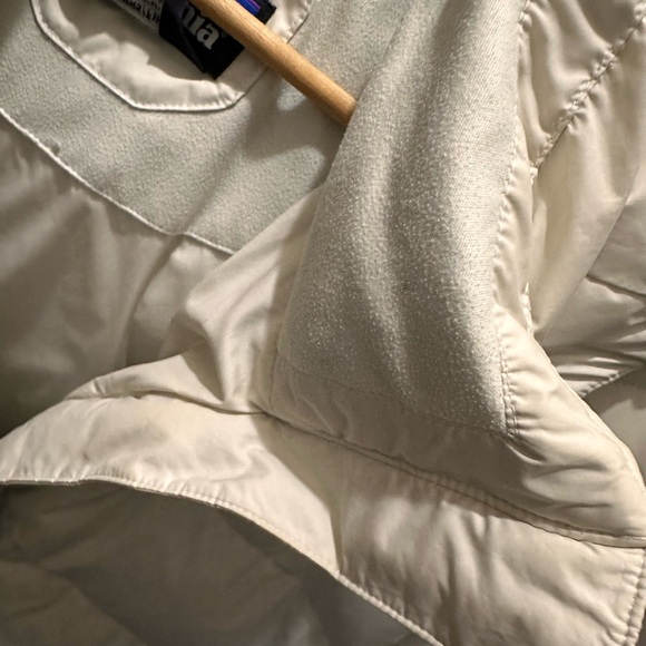 Patagonia Women's Winter White Down Puffer Jacket - Picture 8 of 16